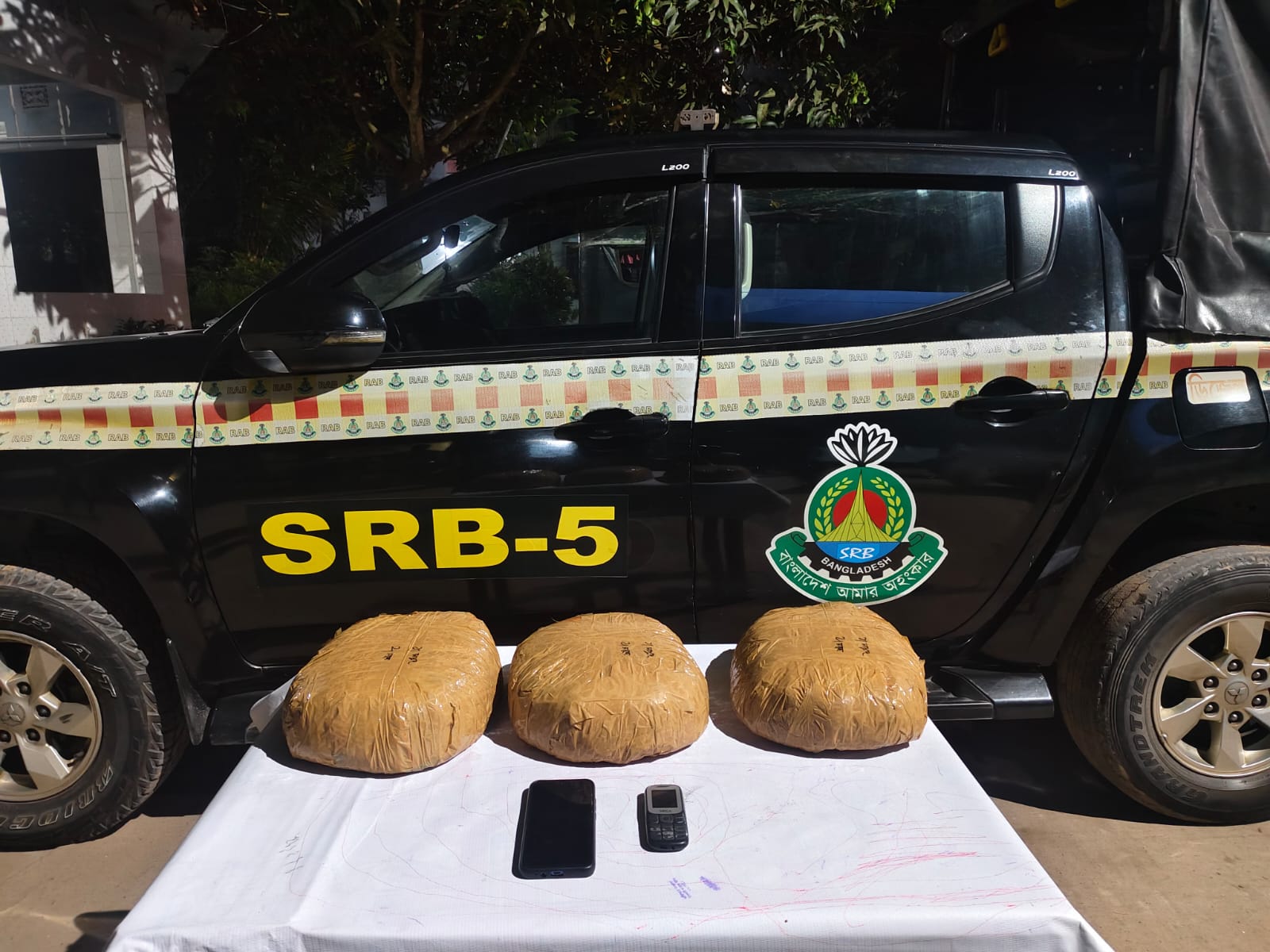 রাজশাহীতে ৬ কেজি গাঁজাসহ মাদক কারবারি গ্রেফতার